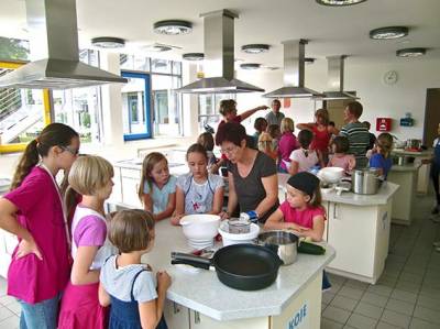 Ferienspiele 2011 - 
Kochen mit Kindern in der Schulküche - 
Hauptschule Schlangen - Ferienspiele 2011 - 
Kochen mit Kindern in der Schulküche - 
Hauptschule Schlangen
