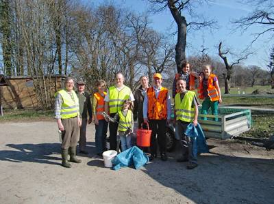 Zehn fleißige Helfer der CDU trafen sich am Samstag den 24.03.2012 am Haverkampsee in Schlangen zur Aktion \
